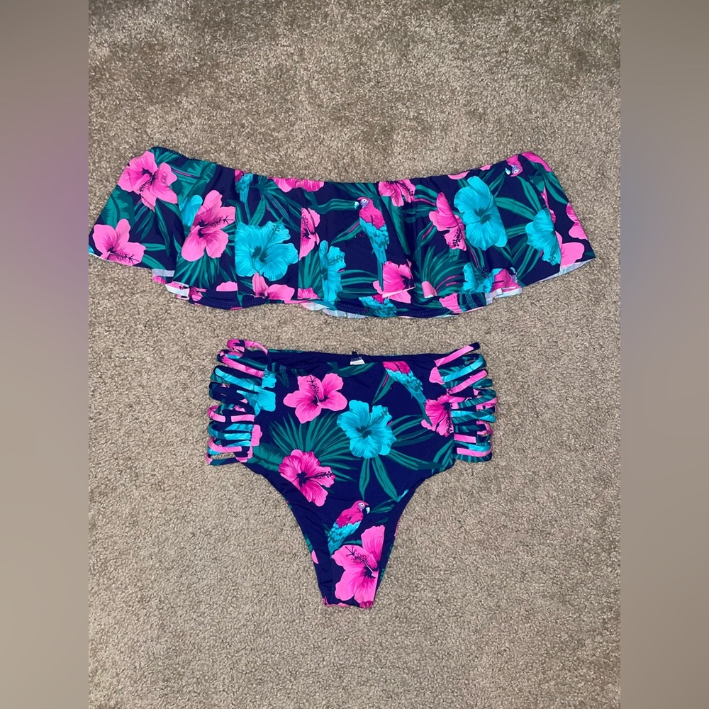 5/$20 💥 TOP ONLY!  Off the shoulder floral swim top medium tropical H&M